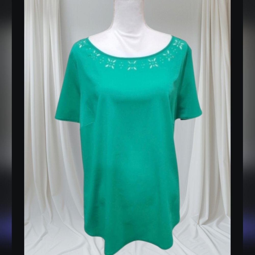 Lane Bryant Green Short Sleeve Blouse Shirt Cutout Flower Accent Size 18/20